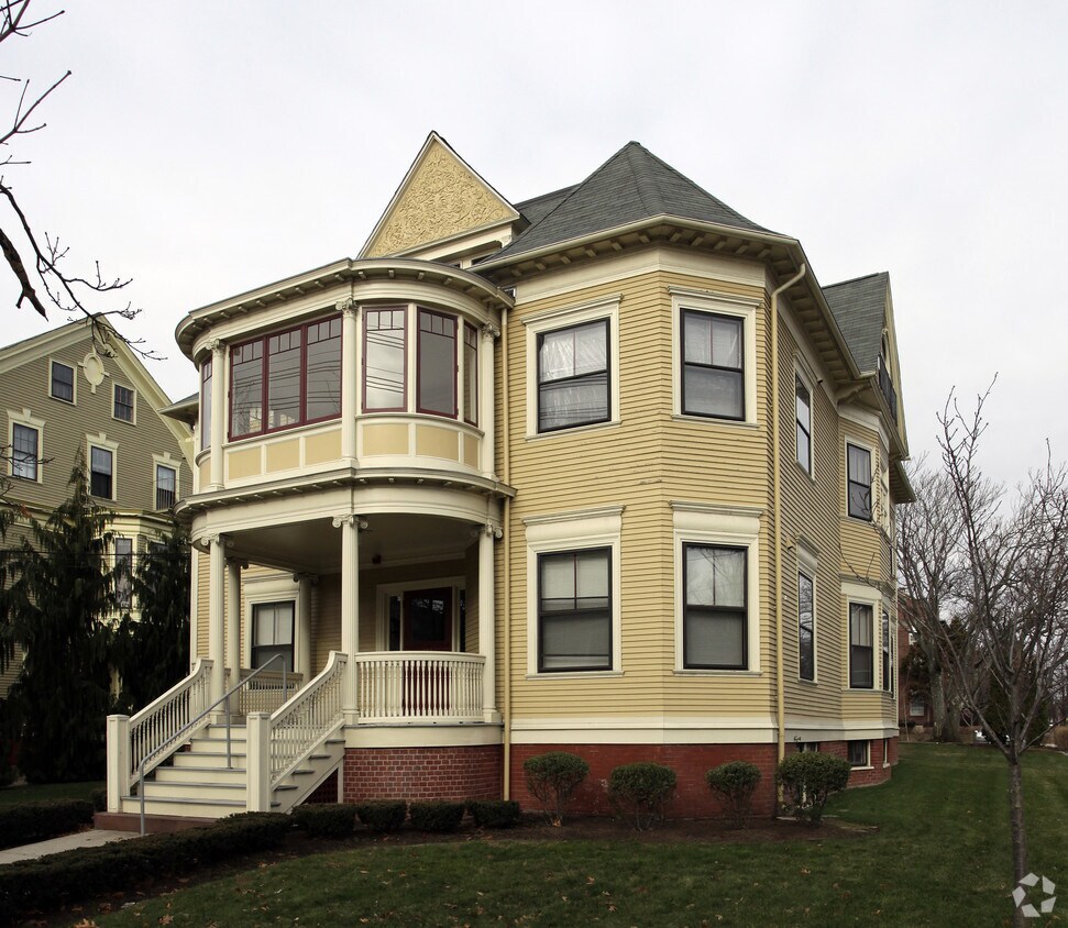 Primary Photo - 181 Adelaide Ave