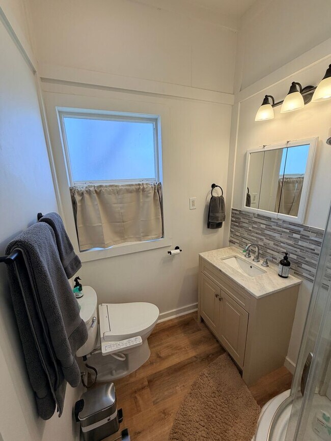 Foto del edificio - Remodeled One Bedroom Apartment in North Salem