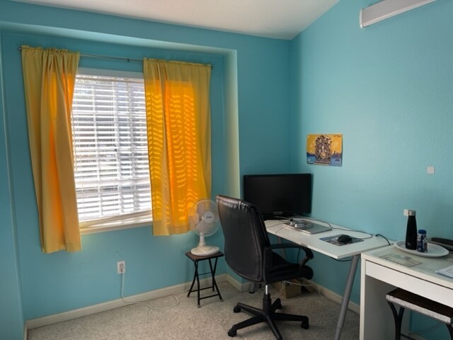 Foto del edificio - 5761 Commerce Dr