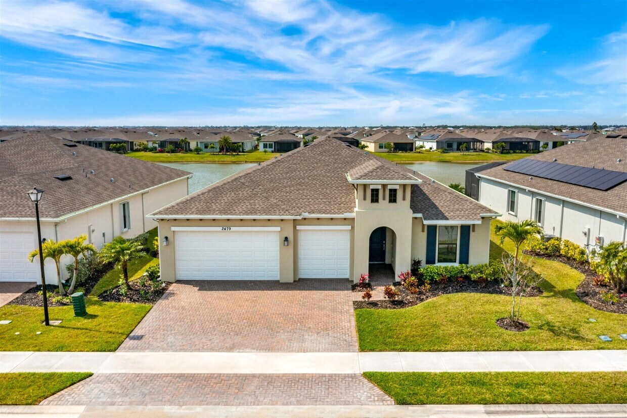 Foto principal - 2479 Millennium Cir