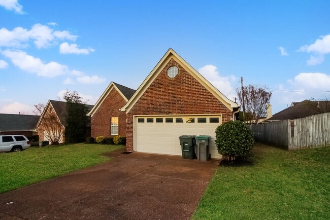 Building Photo - 2184 Stone Stream Dr