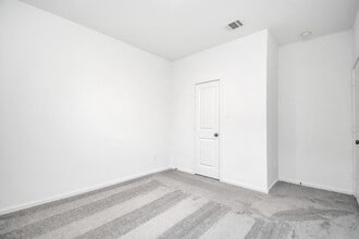 Building Photo - 934 Garden Path Dr