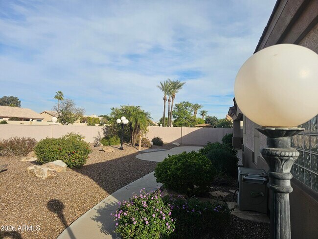 Foto del edificio - 8824 W Custer Ln