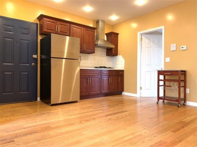 Foto principal - 1813-1860 60th St