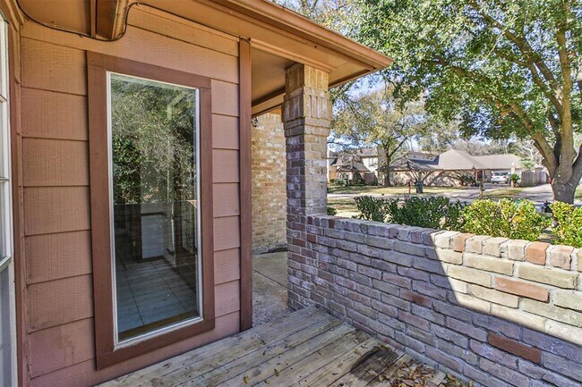 Foto del edificio - 6703 Sutter Park Ln