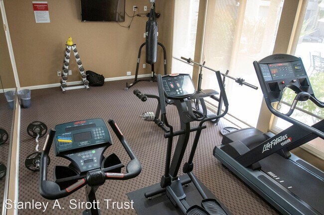 Foto del edificio - 1 br, 1 bath Apartment - 2330 E. Del Mar B...