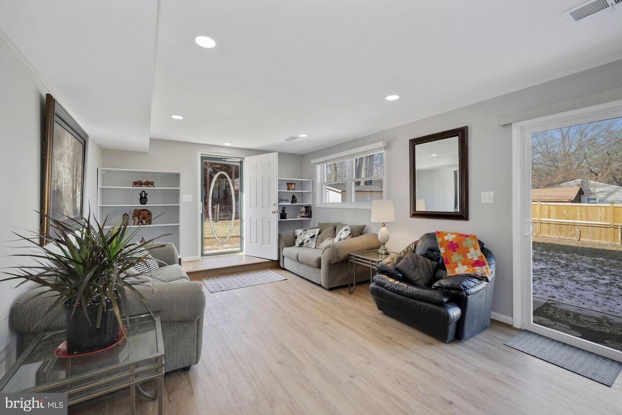 8418 Stonewall Dr, Vienna, VA 22180 Room for Rent in Vienna, VA