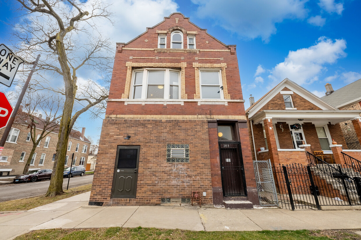 Foto principal - 2858 S Trumbull Ave