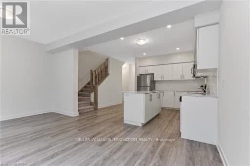 Photo du bâtiment - 110-110 Fergus Ave