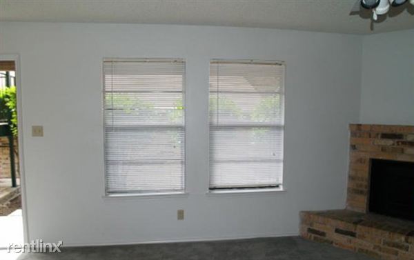 Building Photo - 100 Warden Ln