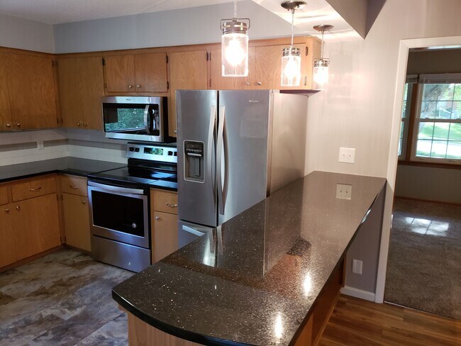 Photo - 3 Bed 2 Bath Spacious home!