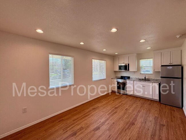 Foto del edificio - 2621 Fenmead St