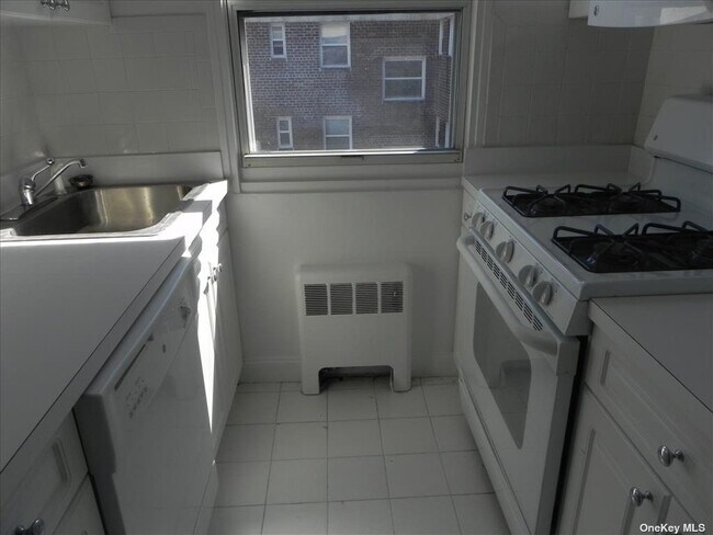 Building Photo - 9 Schenck Ave