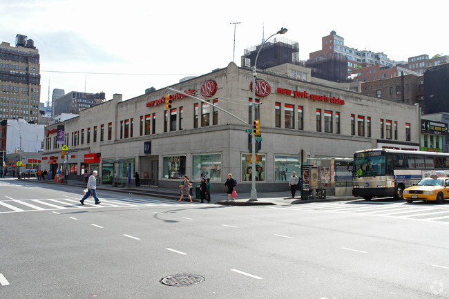 Building Photo - Chelsea Canvas