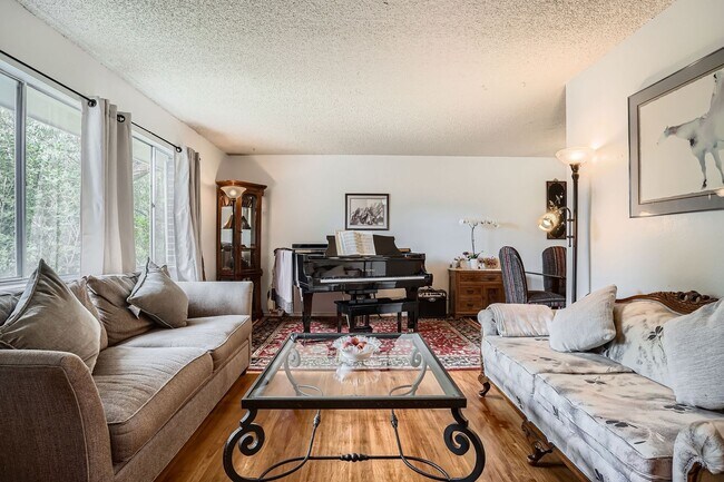 Photo - Piano & Pines 3 BDR Retreat House