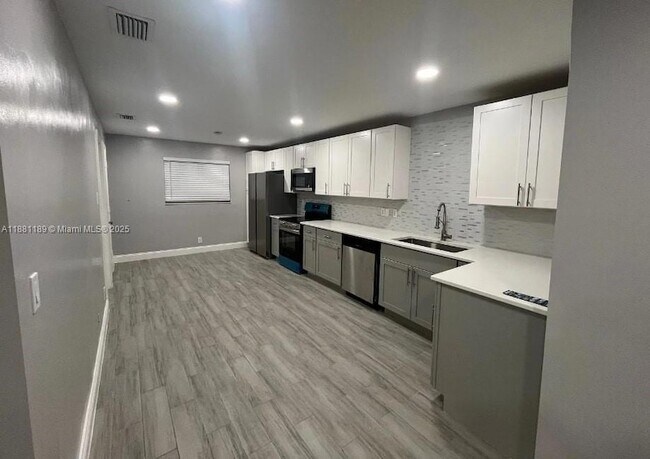 Foto del edificio - 6945 NW 5th Ct
