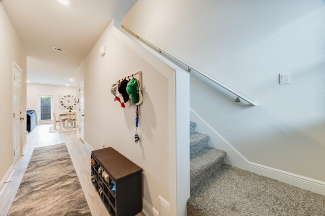 Building Photo - 1004 McLaren Cir