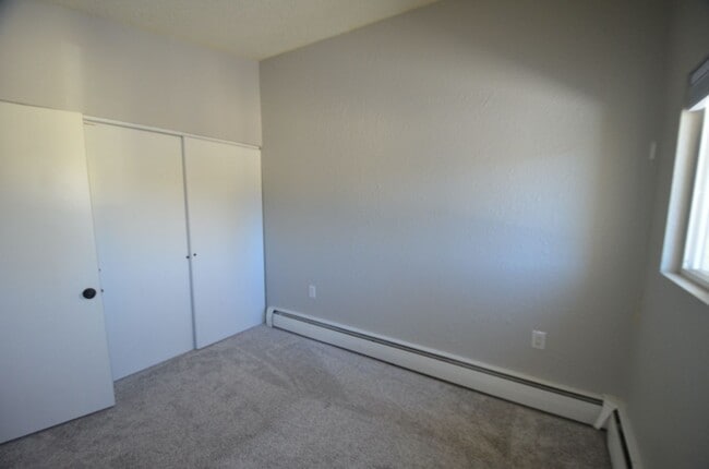 Building Photo - Storage, bus route, w/d and recently updat...