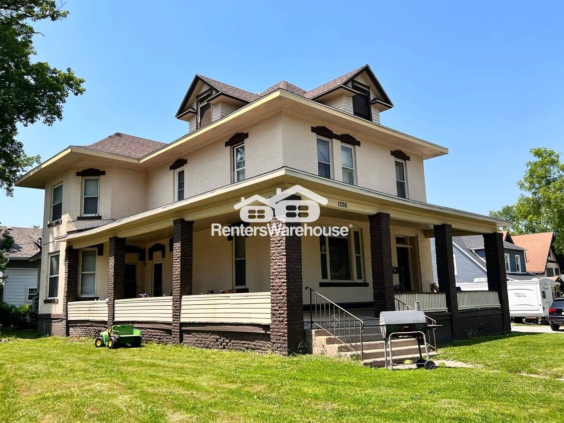 Primary Photo - 1326 E 9th St
