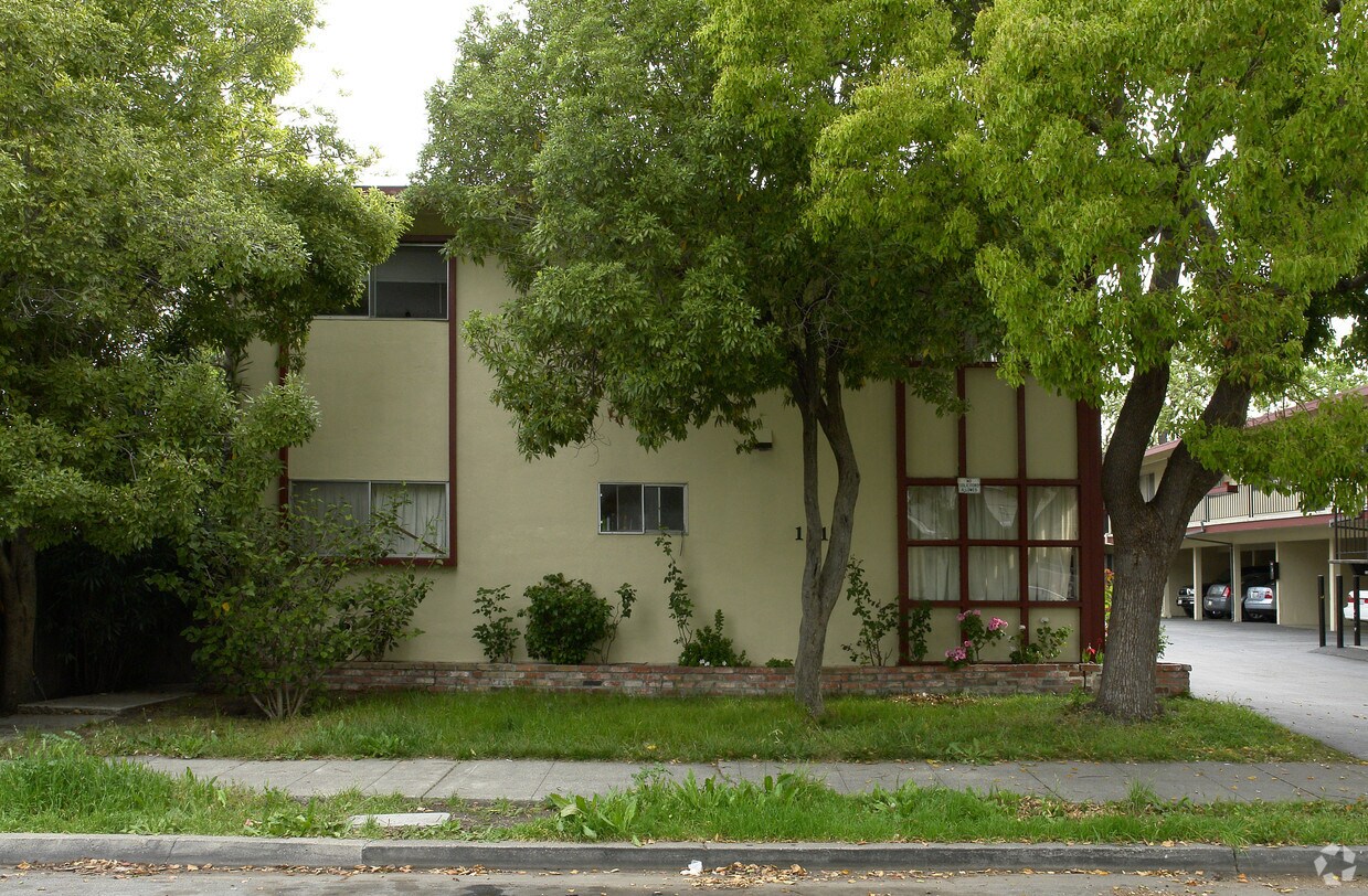 Building Photo - 1415 Ebener St