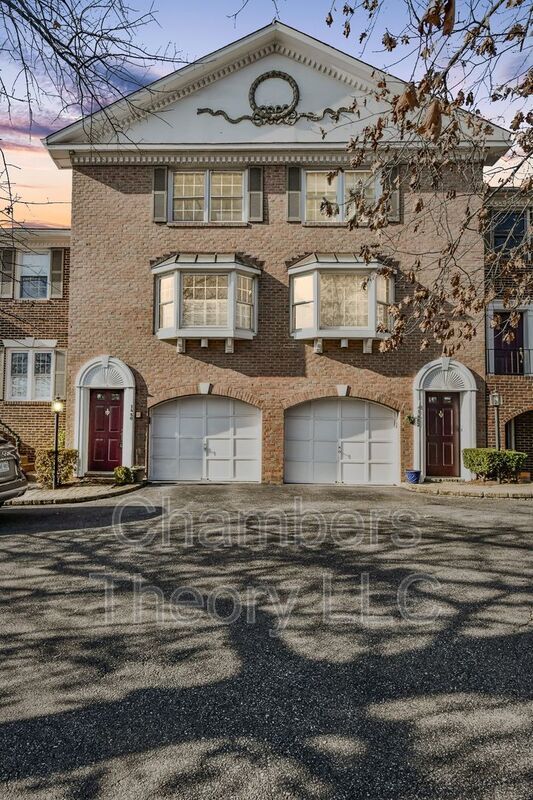 Primary Photo - 1460 N Quinn St