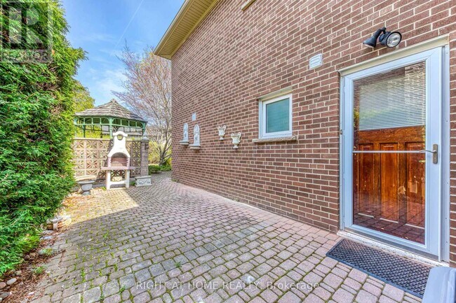 Photo du bâtiment - 2125 Varency Dr