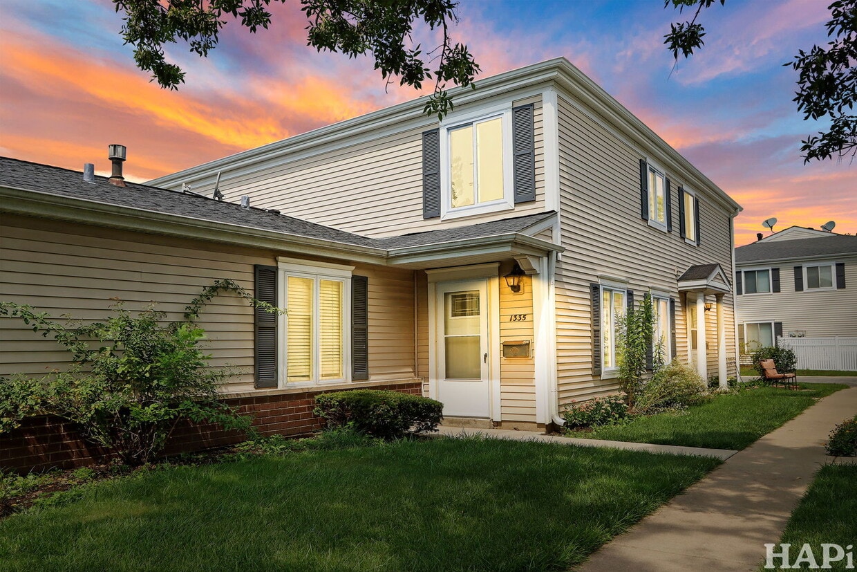 Primary Photo - 1335 Cove Dr