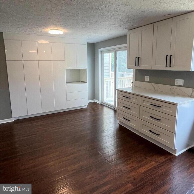 Foto del edificio - 7807 Edmunds Way