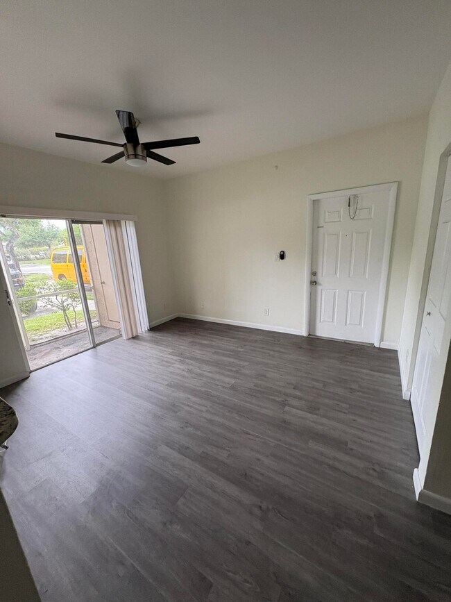 Building Photo - 640 Cypress Club Way