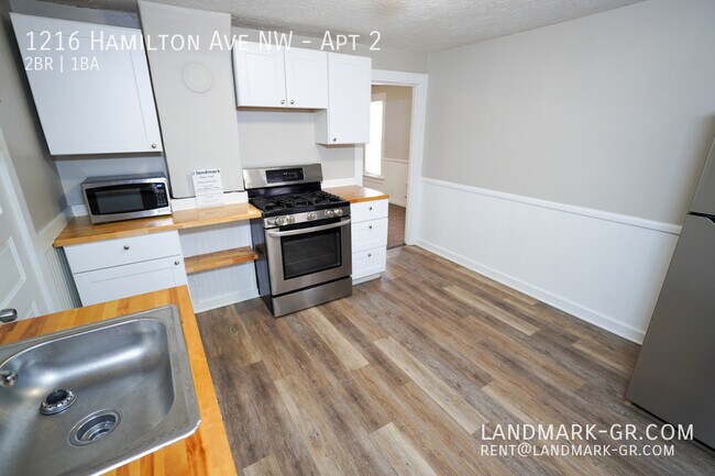 Foto del edificio - 1216 Hamilton Ave NW