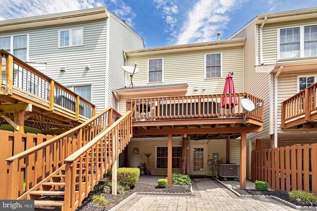 Building Photo - 14220 Madrigal Dr