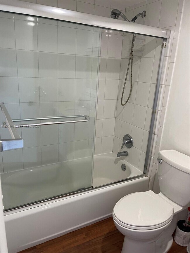 Foto del edificio - 8285 Sunrise Lakes Blvd