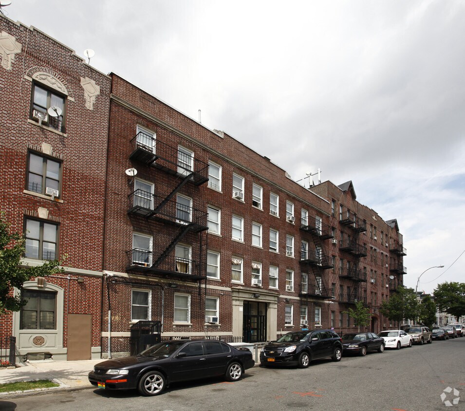 Building Photo - Sterling Court