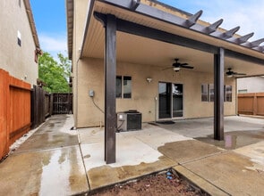 Building Photo - 2026 Rickenbacker Ln