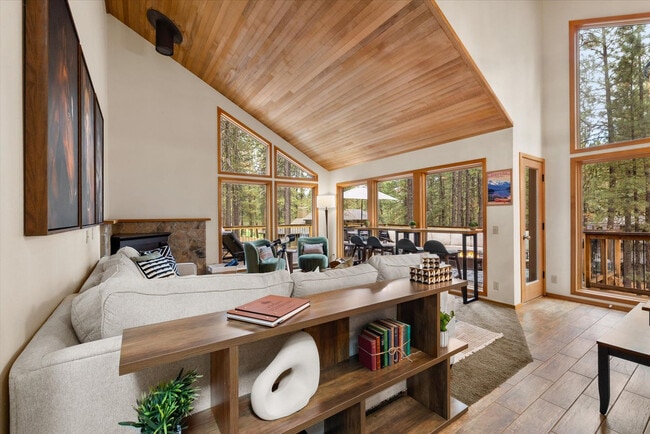 Foto del edificio - 70335 Sword Fern