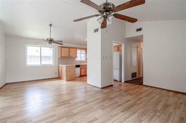 Building Photo - 129 Evergreen Harbor