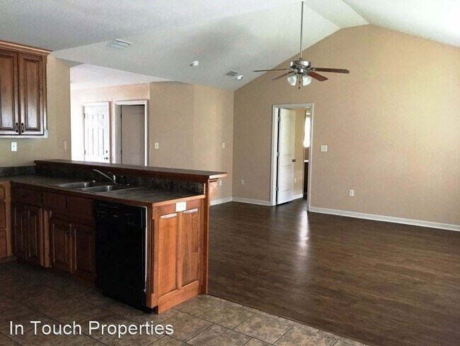 Building Photo - 3 br, 2 bath House - 4692 Custer Dr