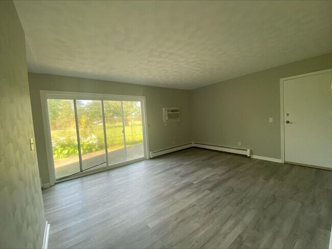 Building Photo - Oakhurst Apartments