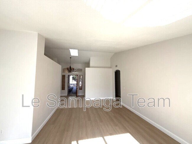 Foto del edificio - 913 W Horseshoe Ave