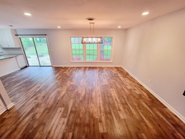 Foto del edificio - Beautiful 3 bedroom 2 bath West Burlington...