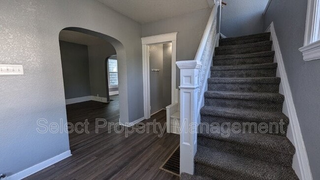 Building Photo - 1115 Maple Ave