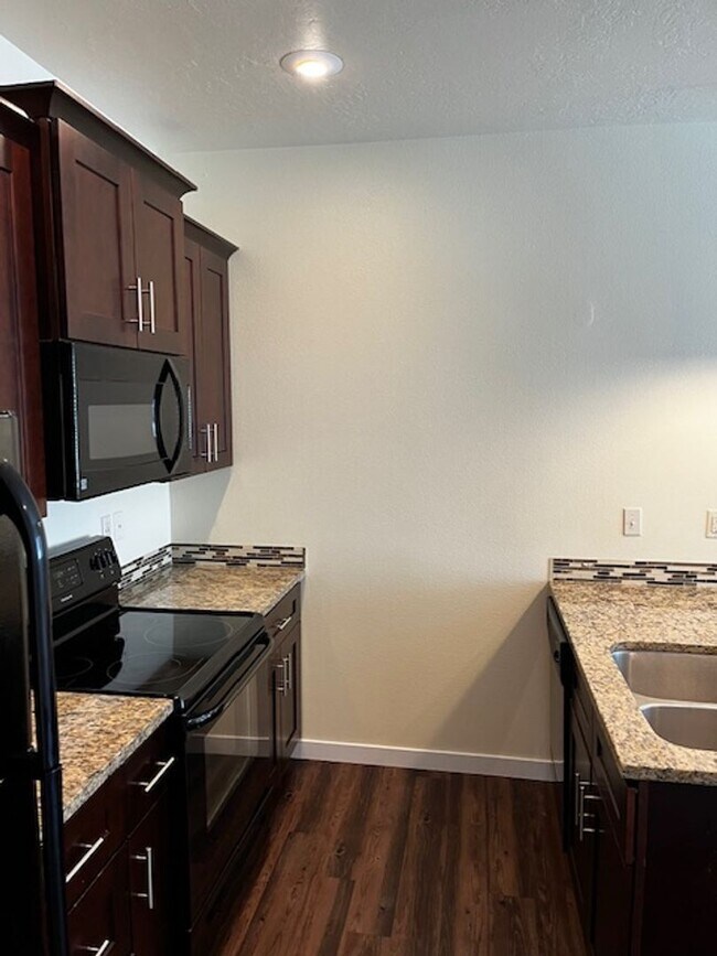 Building Photo - SAW1530B