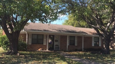 Building Photo - 6419 Landmark Dr