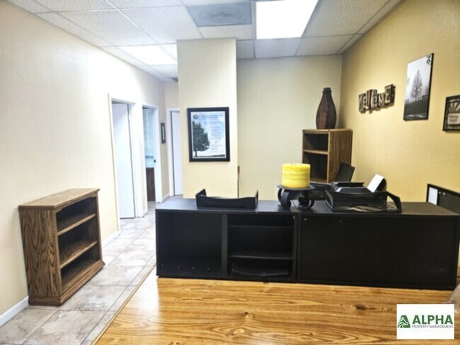 Building Photo - Commercial Lease , Fully furnished