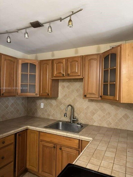 Building Photo - 10383 N Kendall Dr
