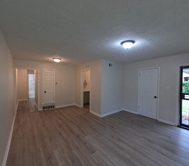 Foto del edificio - Fully Renovated 2BR Duplex Near University of Memphis | Pet Friendly