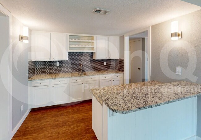 Foto del edificio - 3014 Tres Logos Ln