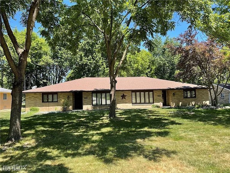 Foto principal - 3 br, 2 bath Duplex - 21224 Albion Road Right