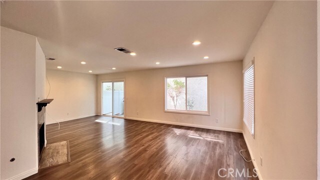 Building Photo - 1206 S Cypress Ave