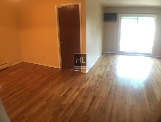 Building Photo - 2228 Steinway St
